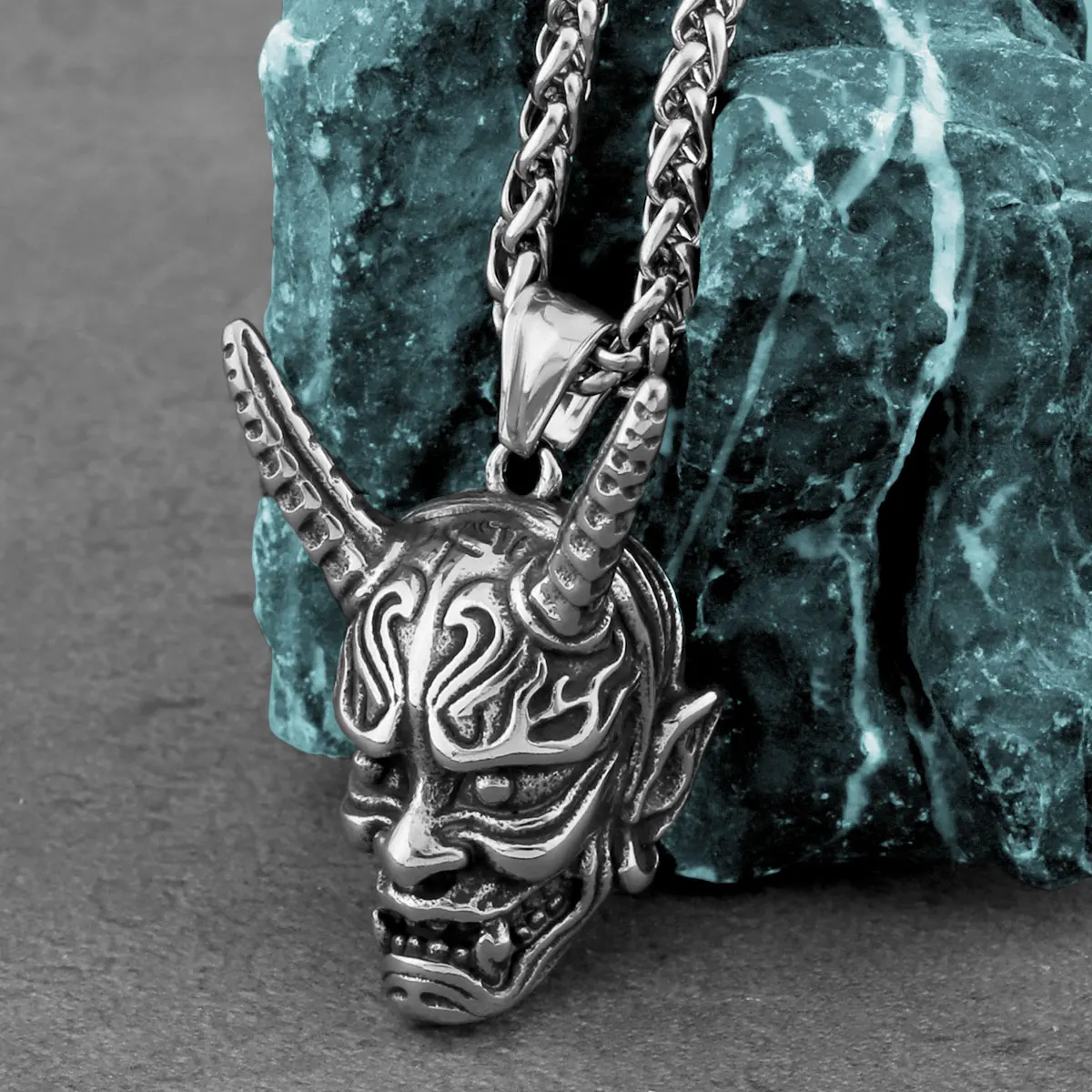 Готическое японское ожерелье с черепом Сердитой Ханны, мужское крутое байкерское ожерелье с подвеской, креативные ювелирные изделия из нержавеющей стали Оптом