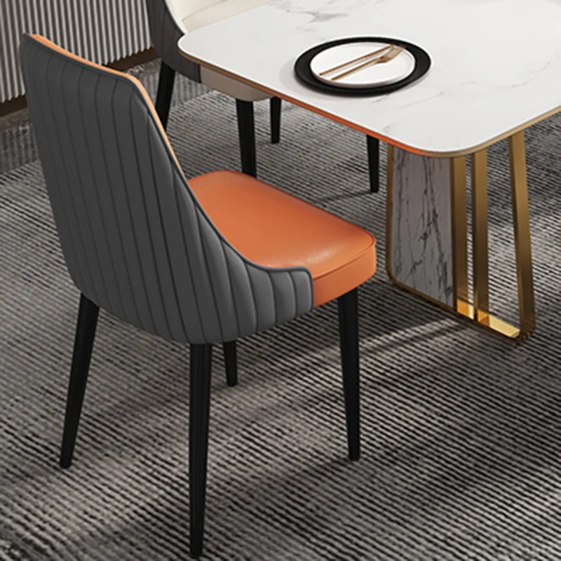 Дизайнерский обеденный стул с высокой спинкой, Роскошный современный обеденный стул с минималистичным изгибом, золотые ножки, удобные шезлонги для салона мебели