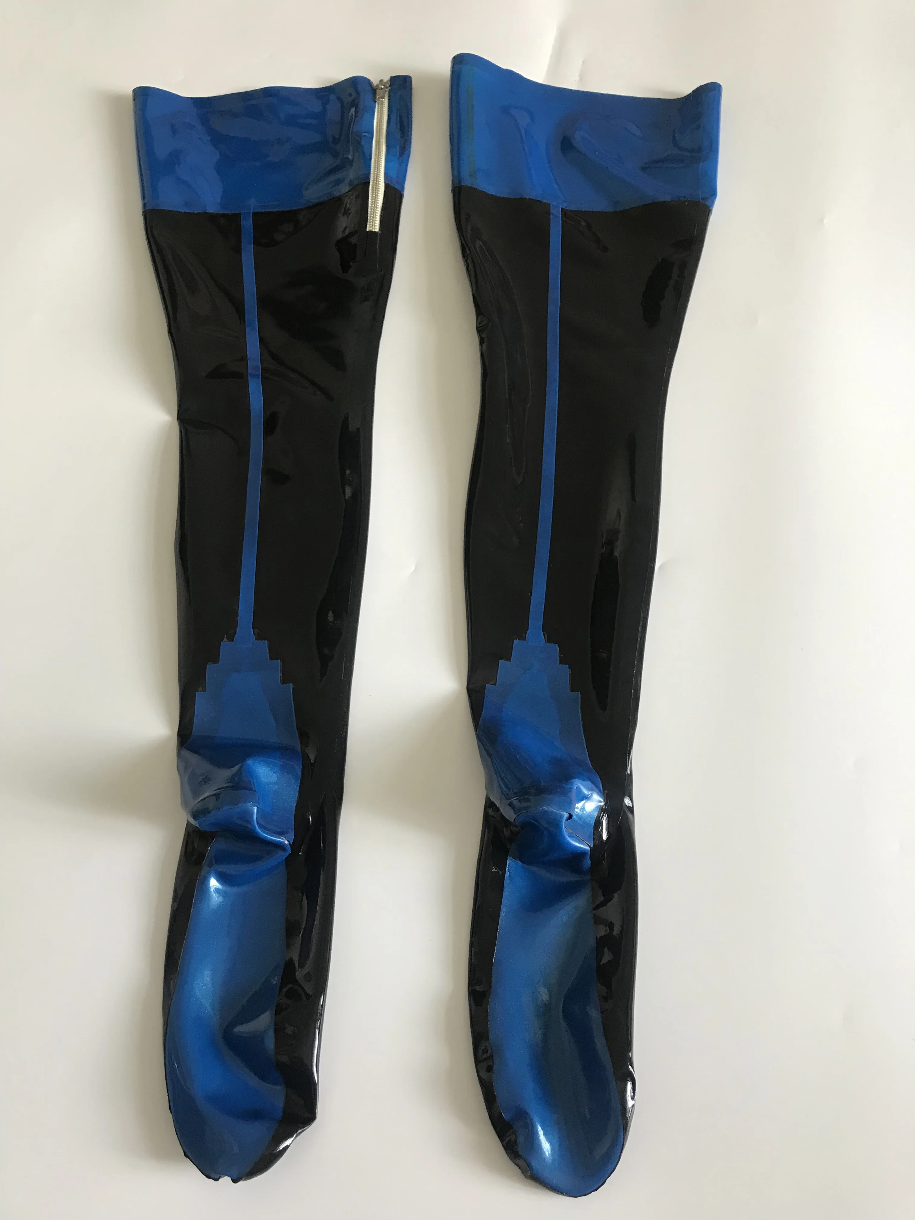 Сексуальные синие и черные латексные чулки на бедрах, обтягивающие резинку с застежкой-молнией