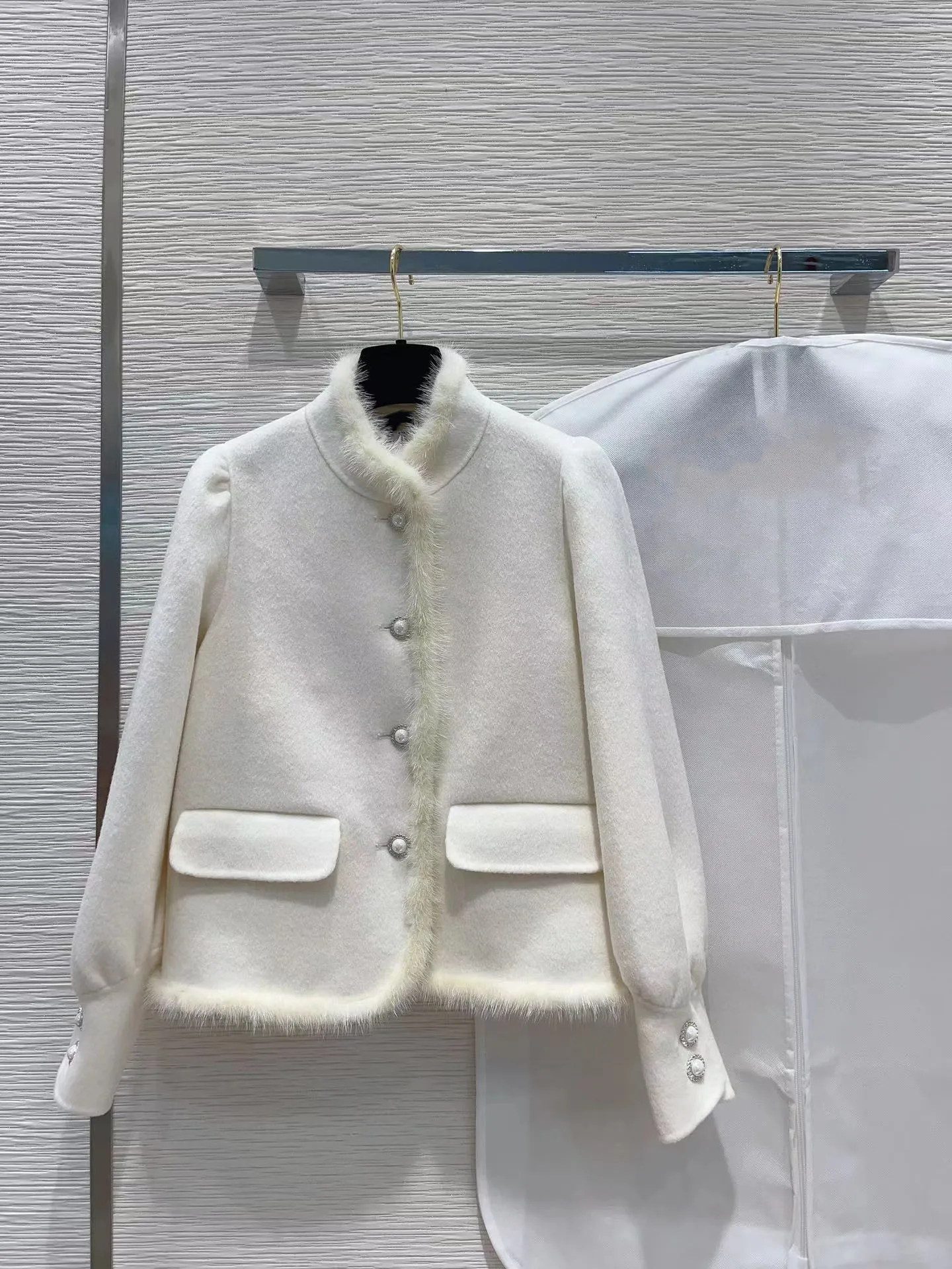 Осенне-зимнее женское пальто из благородной шерсти со стоячим воротником 2023