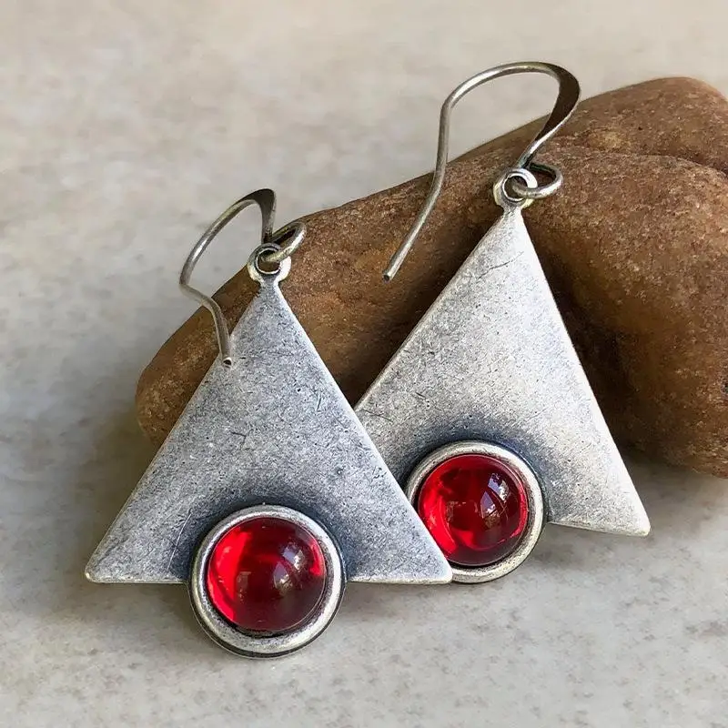 Простые треугольные Металлические Серьги-крючки с красным камнем, Геометрические племенные украшения, Висячие серьги ручной работы для женщин