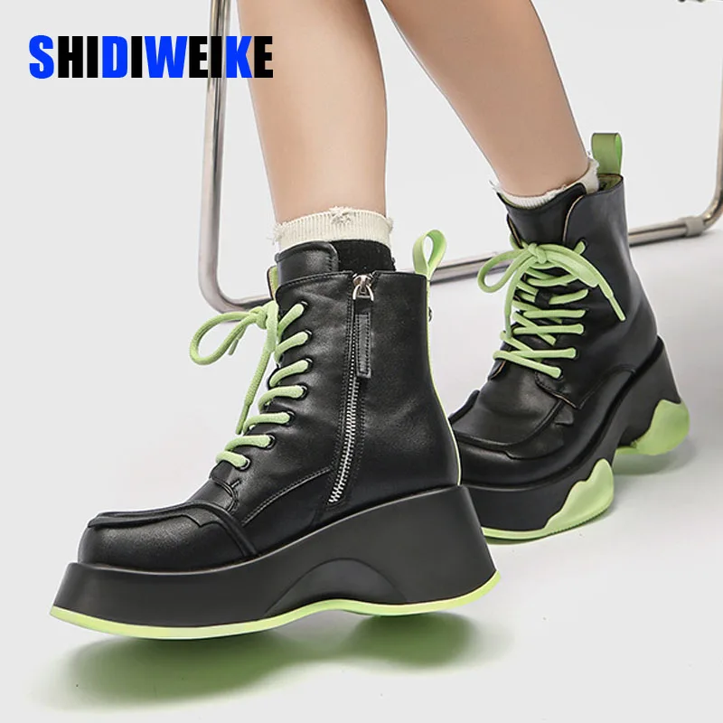 SDWK/ Женские ботинки 7 см, ботинки в английском стиле с квадратным носком, ботильоны до середины голени на танкетке и платформе, мотоциклетные ботинки на толстом каблуке с боковой молнией
